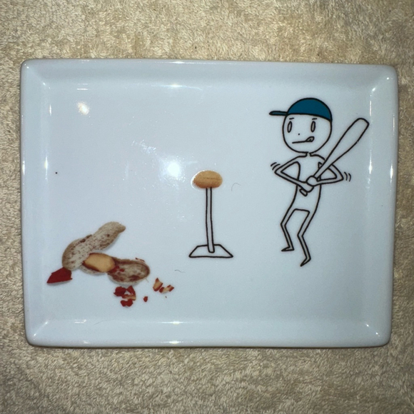 Pristine Condition 2012 Crate & Barrel CB2 Oliver Appetizer Plate Peanuts - Picture 1 of 4